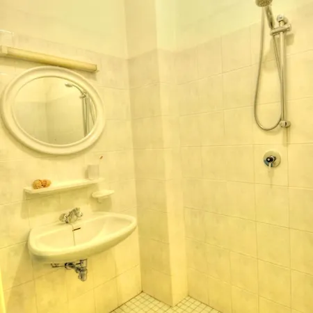 Palace Apartment *